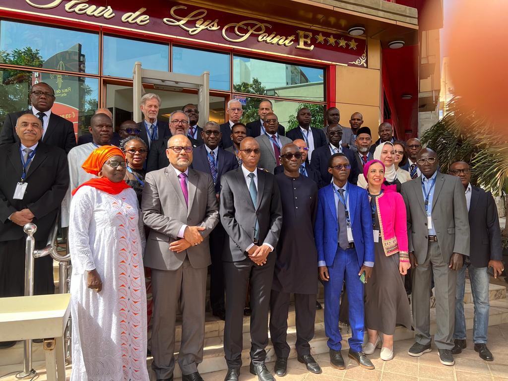 H.E Moussa Baldé, Minister of Higher Education and Scientific Research, Senegal and the participated experts in the meeting (Photo: M. Diop, NLA / Senegal)